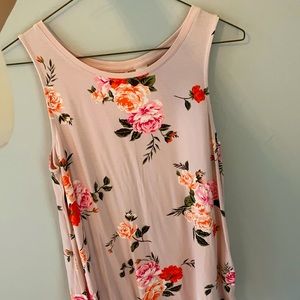 Women's Old Navy flower tank top!